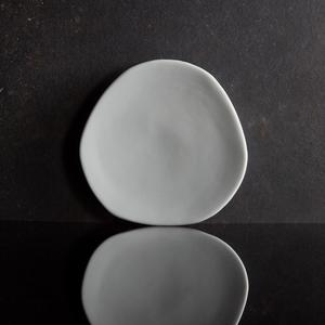 Oneida Luzerne LEK White 8" dia. Porcelain Plate - 1 Doz - L1160000131R