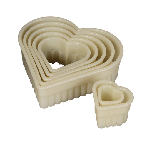 Mercer Culinary M35506 Reinforced 7 Piece Heart Dough Cutter Set w/ Storage Box