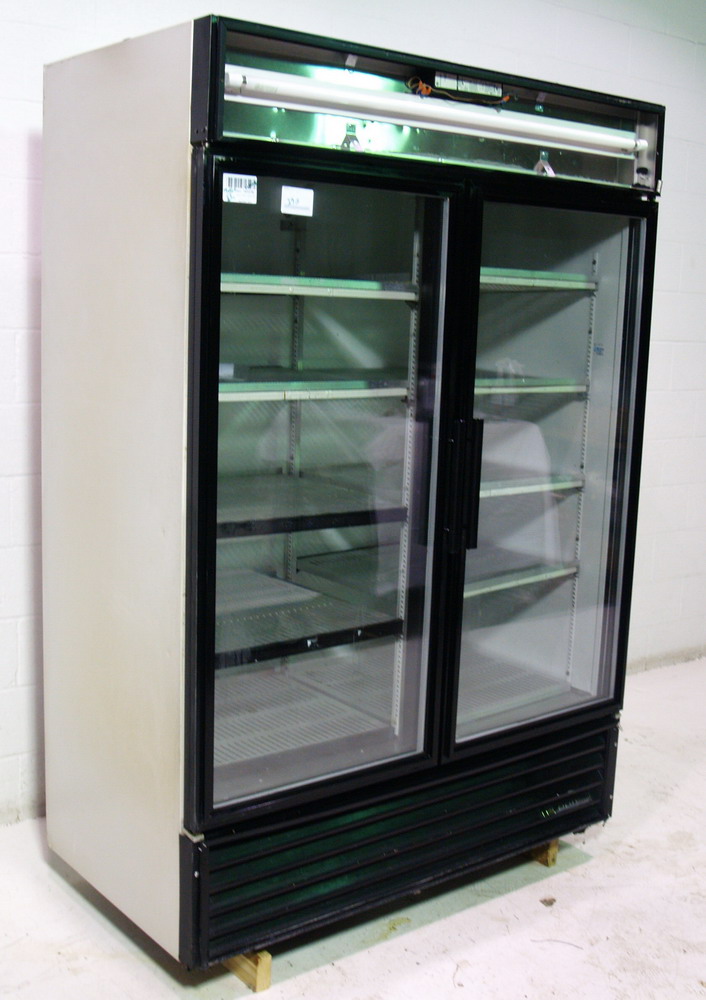 Used True GDM-49 White Glass 2 Door Display Refrigerator Cooler Reach ...