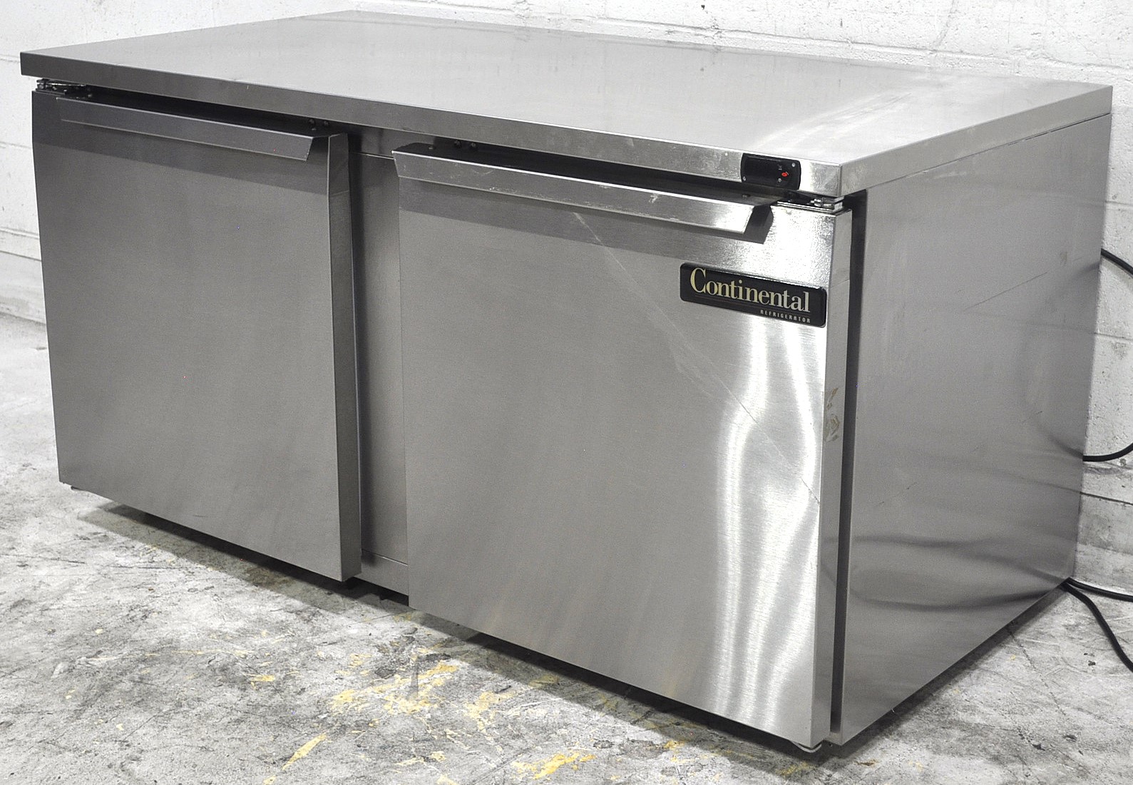 Continental Refrigerator DL60 - Item 259512