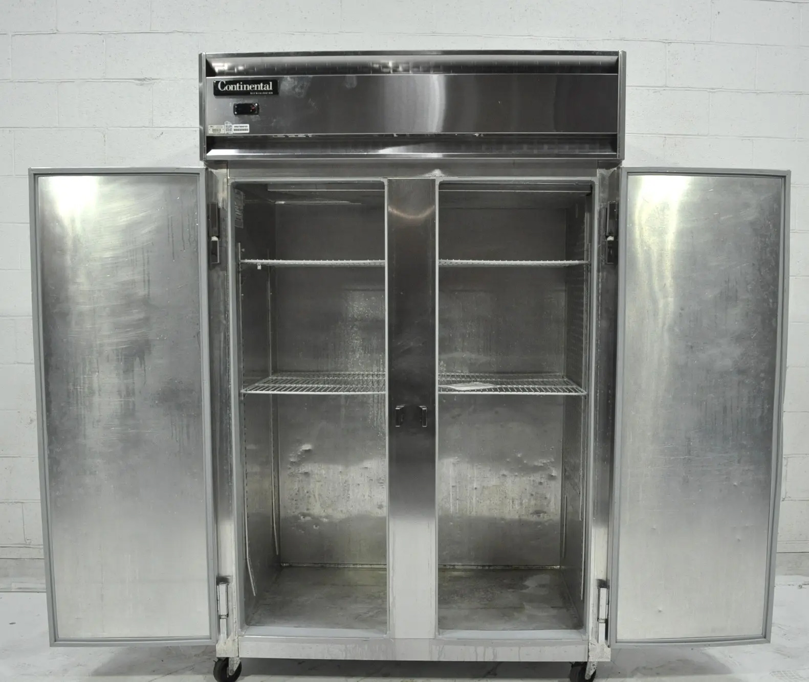 Continental Refrigerator DL2R - Item 261933