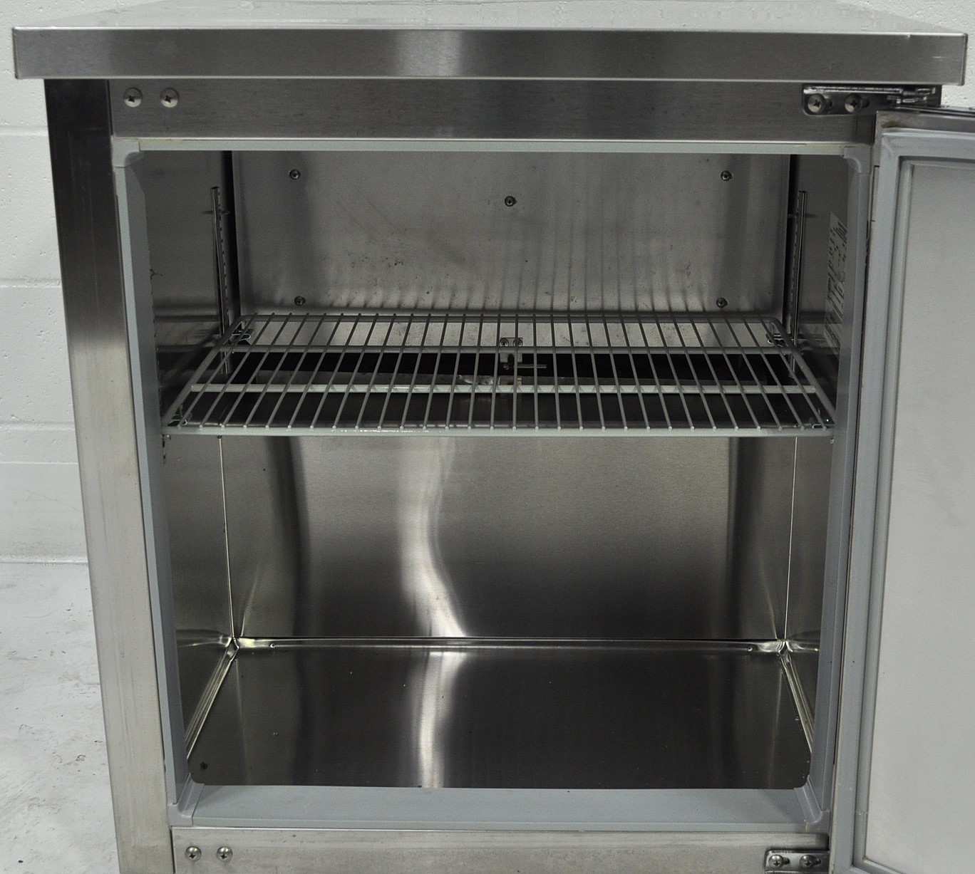 Continental Refrigerator DLF27 - Item 267052