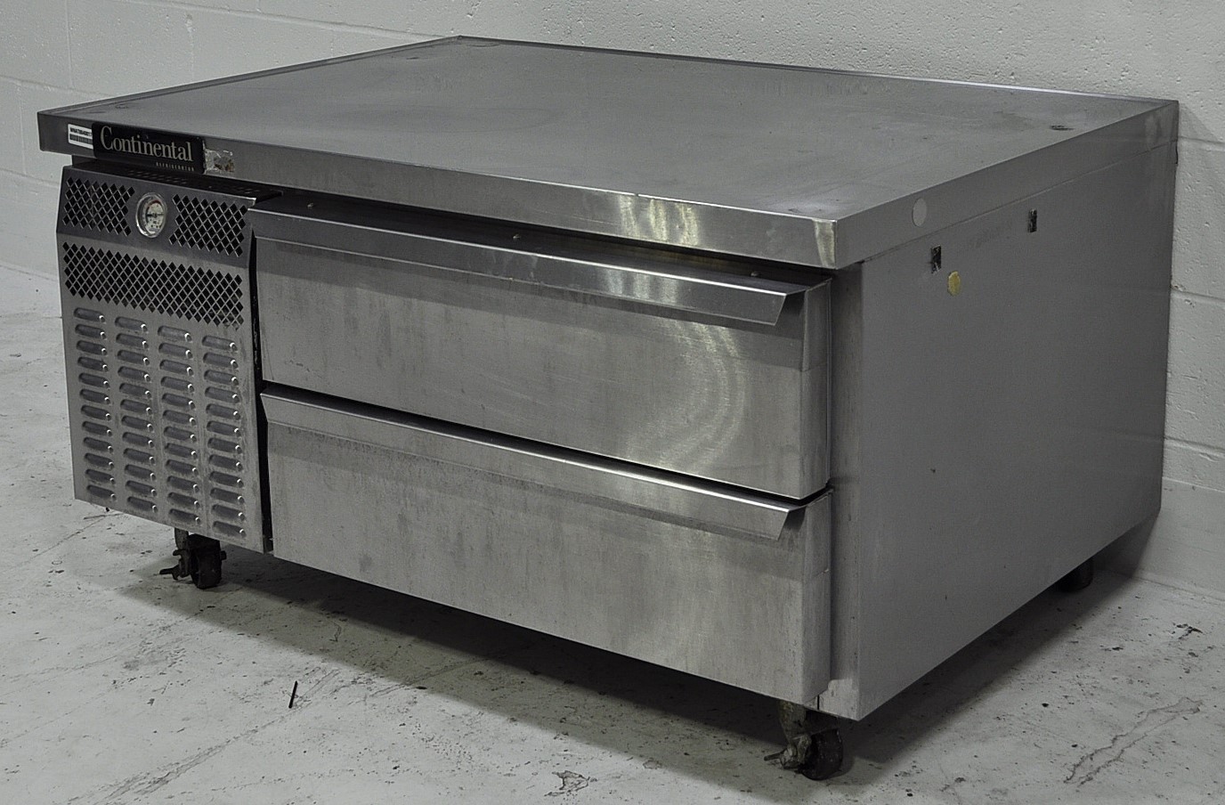 Continental Refrigerator D48GN - Item 267055