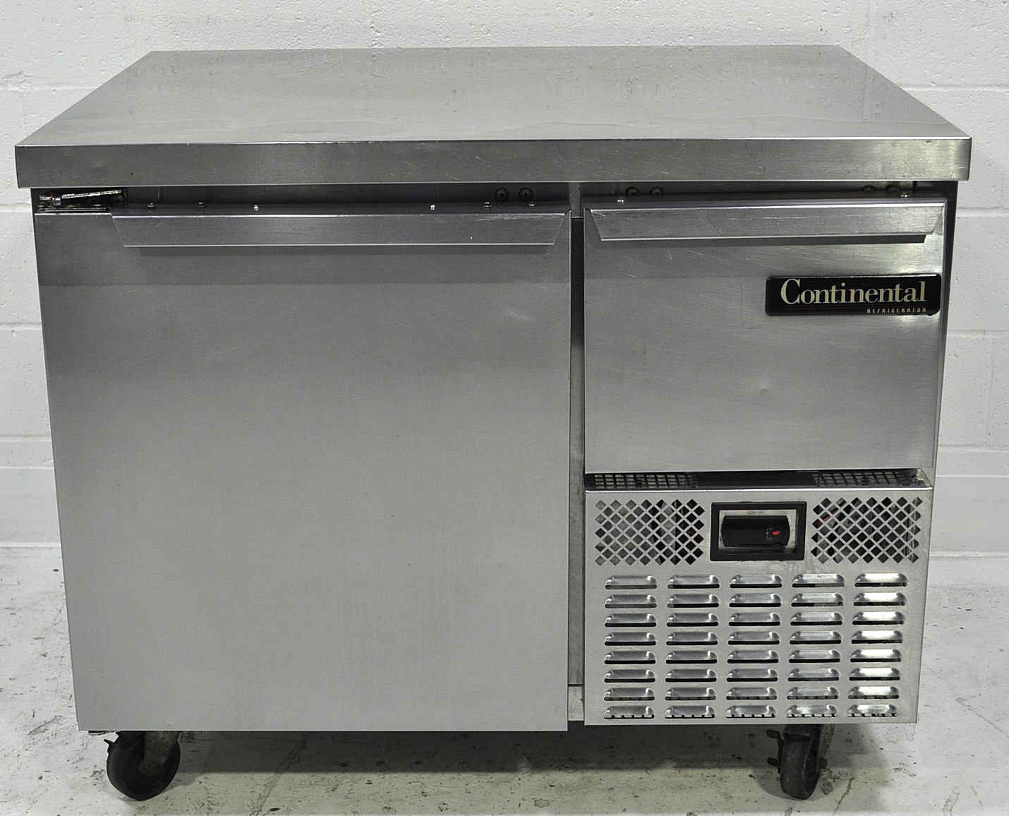 Continental Refrigerator CRA43 - Item 267513