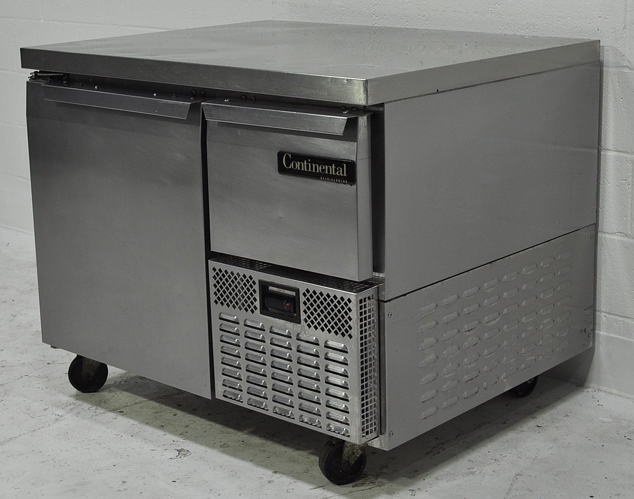 Continental Refrigerator CRA43 - Item 267513