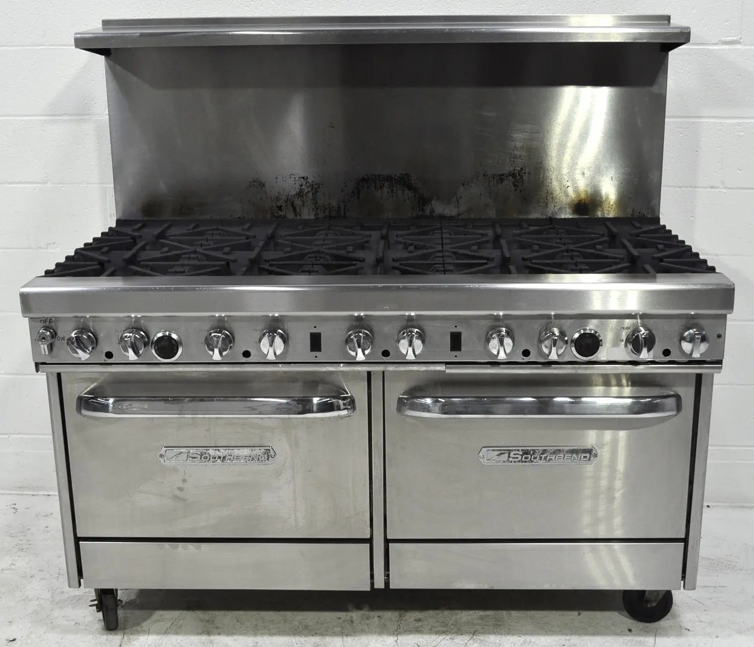 Used Southbend 4601DD Ultimate 60" 10-Burner Restaurant Range 2 Std. Ovens - NAT