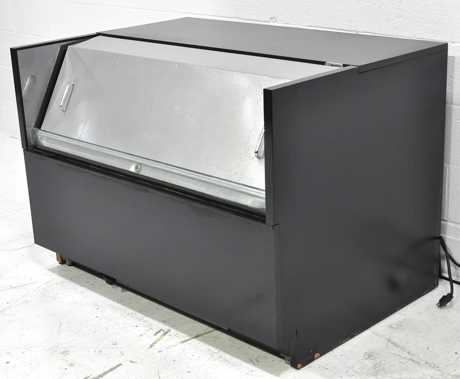 Structural Concepts Oasis CO43R 47" Black Open Air Merchandiser